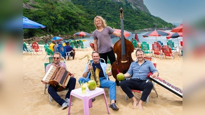Das Album „Happy Deluxe” von Quadro Nuevo ist eine klangliche Hommage an die Herzlichkeit und Lebensfreude Brasiliens. (Foto: Quadro Nuevo)
