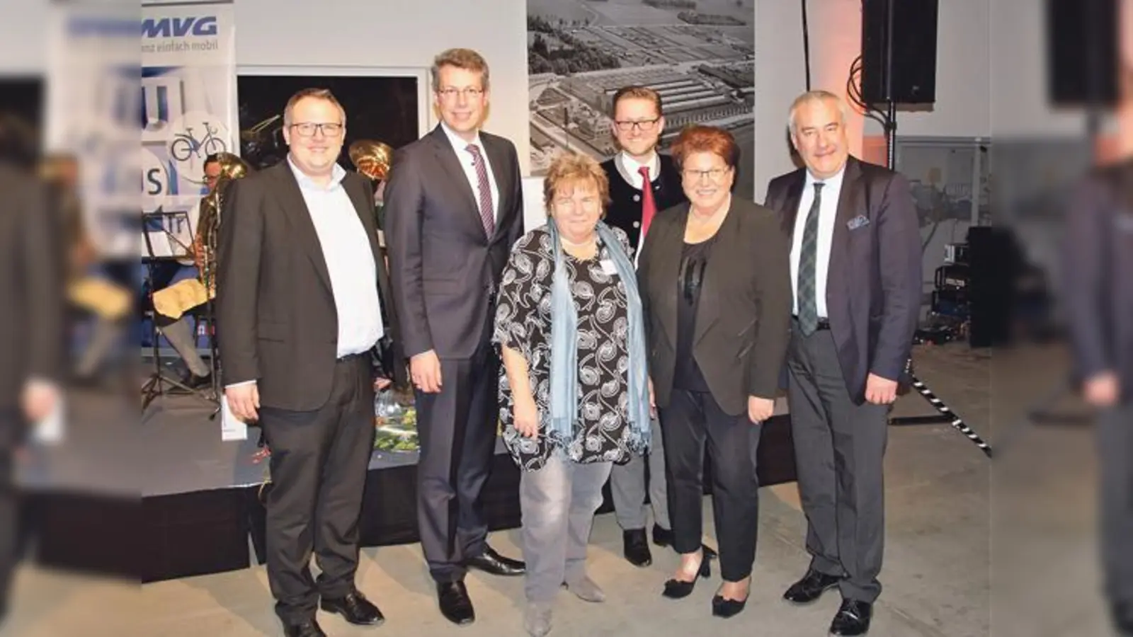 Stadtrat Sebastian Schall, MdL Markus Blume, Stadträtin Beatrix Burkhardt, Dr. Wolfgang Stefinger, MdB, Landtagspräsidentin Barbara Stamm und der bayerische Kultusminister Dr. Ludwig Spaenle, MdL (v. li).	 (Foto: Abgeordnetenbüro Markus Blume)