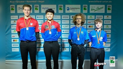 Die erfolgreichen Billard-Talente (von links): Laurenz Geitz (BC Wiesbaden, 2. Platz), Felix Vogel (Makkabi Frankfurt, 1. Platz), <br>Tobias Zannoth (BSV Pool Brothers München, 3. Platz) und Pius Baier (SG Johannesberg, 3. Platz.) (Foto: TOUCH www.billard1.net)