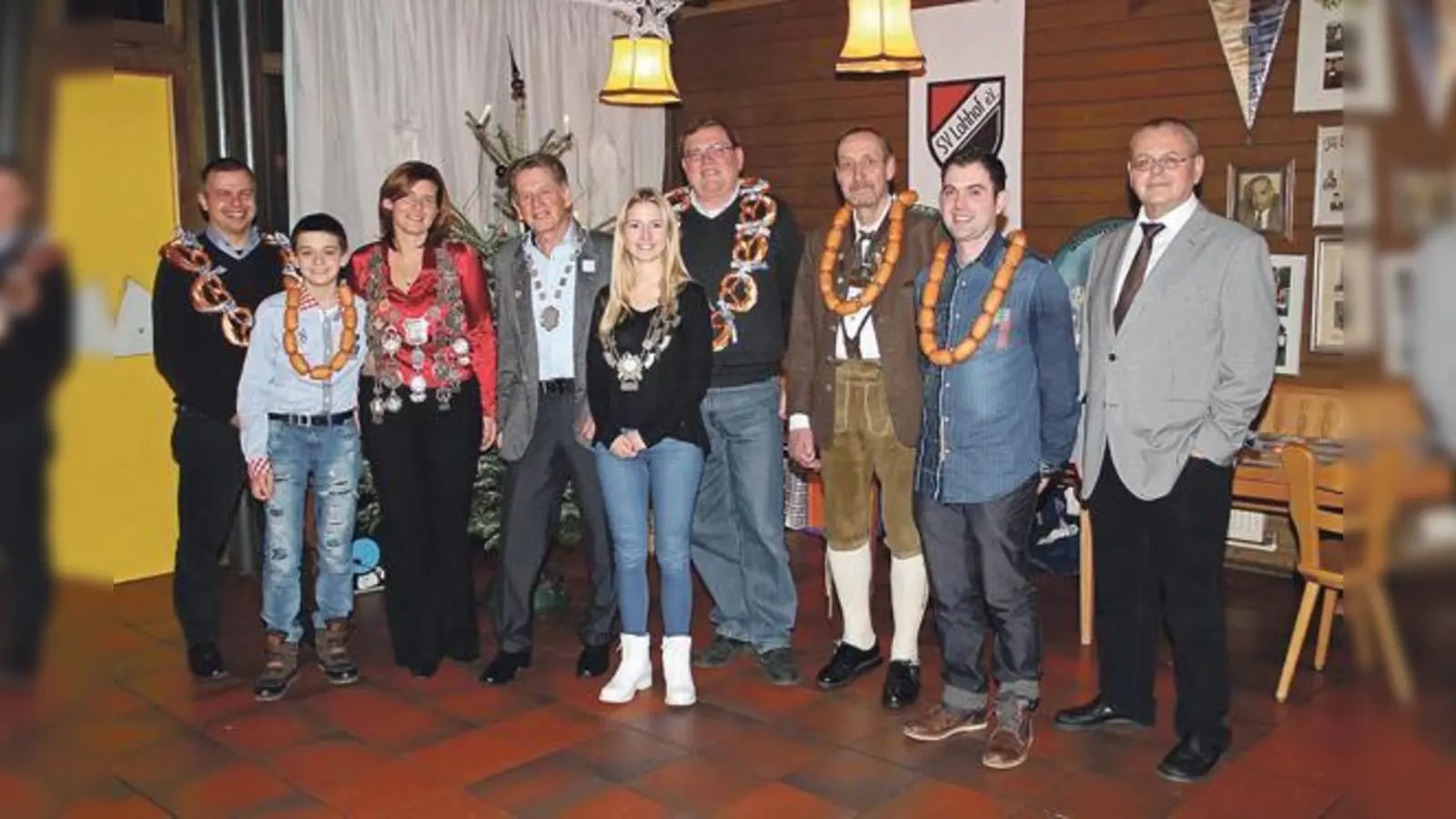 Die Schützenkönige der unterschiedlichen Disziplinen der Schützengilde Lohhof e.V. strahlen bei der Jahresabschlussfeier um die Wette. 	 (Foto: Verein)