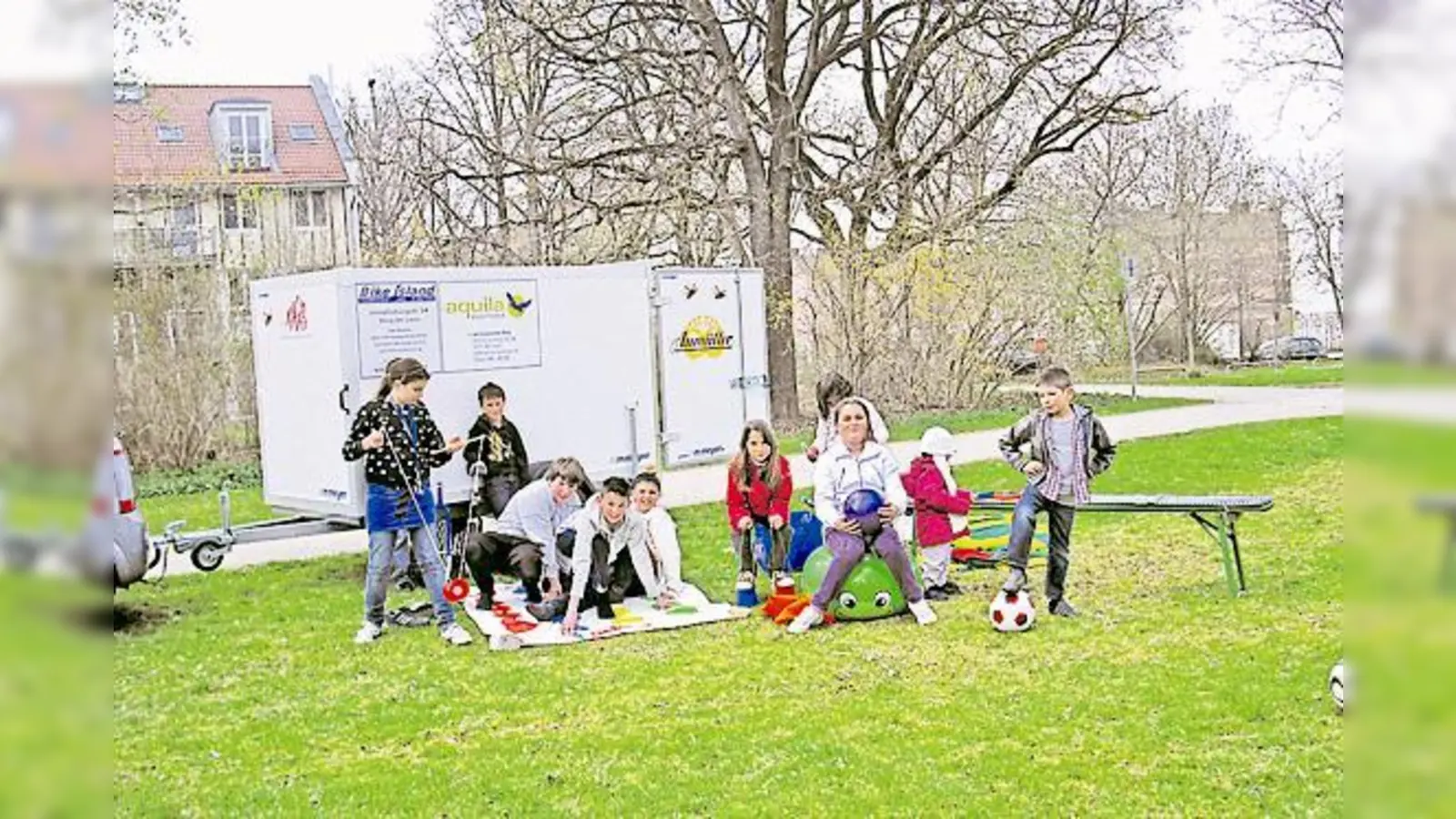 Bewegung wird beim Spielemobil groß geschrieben. Immer Freitag nachmittags sind alle Kinder zum Spielen in der Bad Kreuther Straße willkommen.	 (Foto: VA)