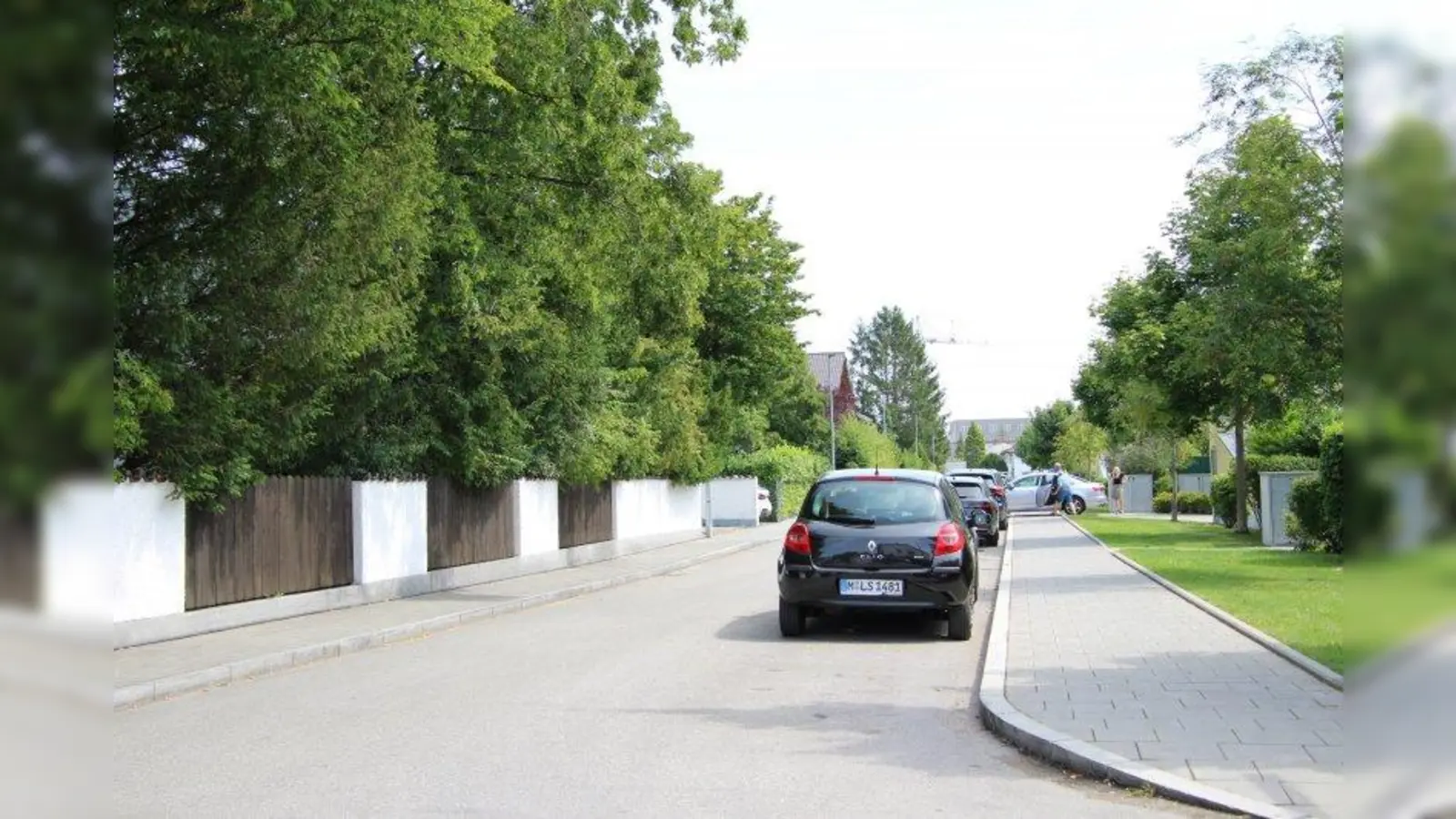 In der Hintermeierstraße gibt es nach Ansicht einer Anwohnerin kaum Parkplätze für die Anrainer. (Foto: sb)
