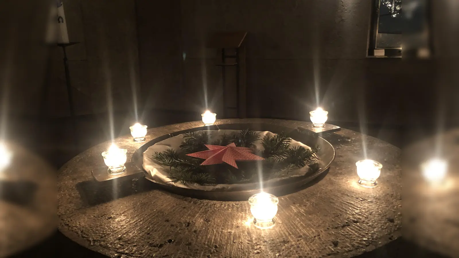 In der Emmauskirche wird regelmäßig zu stimmungsvollen Andachten eingeladen. (Foto: hw)