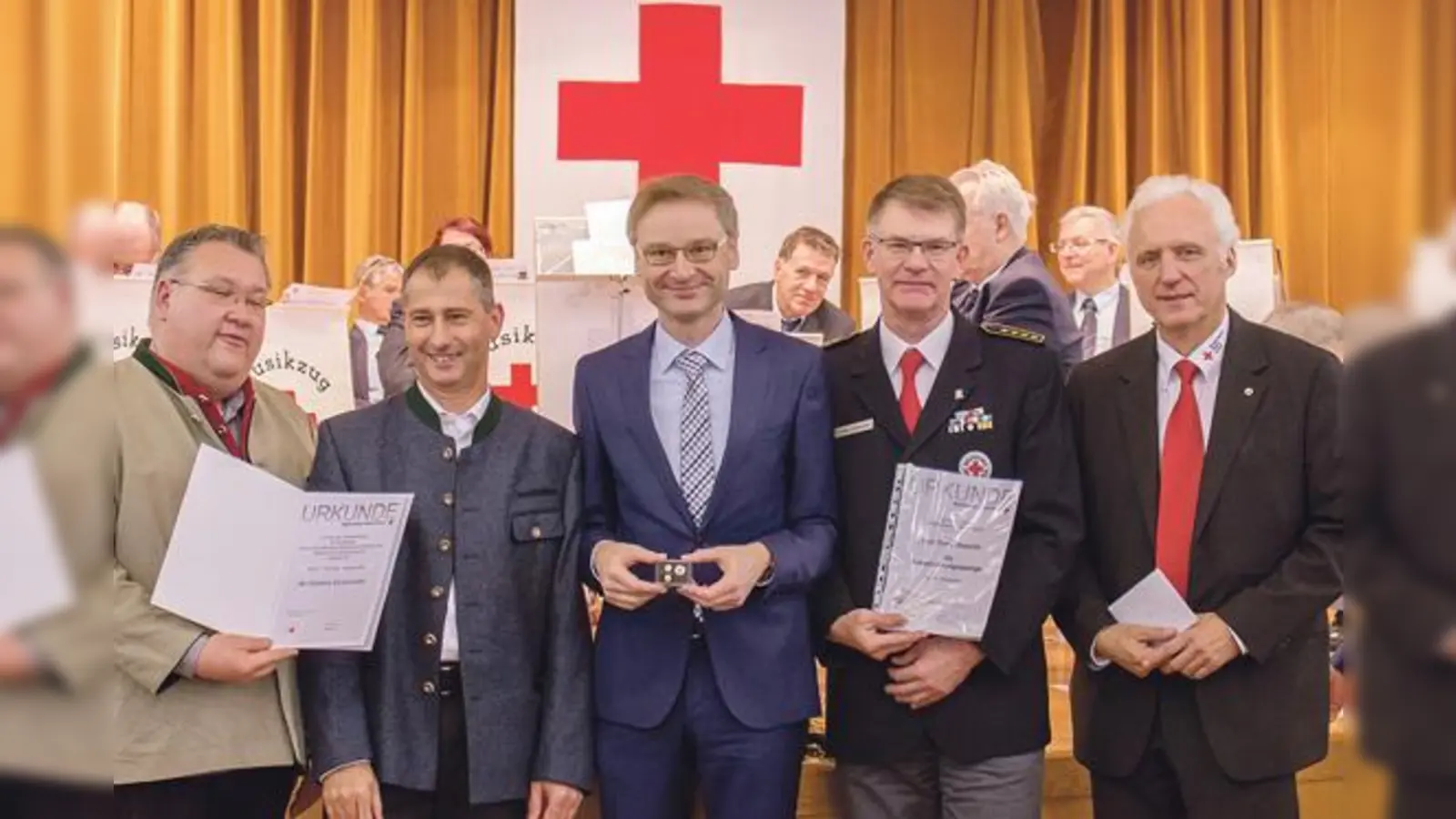 Bei der Ehrung (v. l.) Jürgen Terstappe, Thomas Wagmüller, Michael Schönberger, Volker Schneider, Karl-Heinz Demenat.                   (Foto: VA)