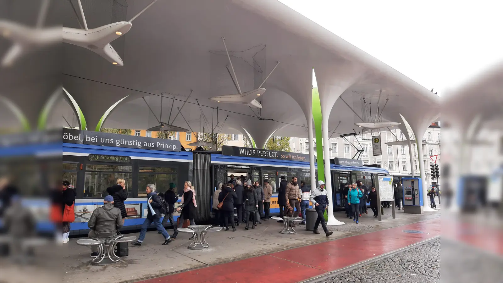 Innenstadt-Bewohner profitieren von der Reform. Sie zahlen künftig 55,20 Euro für die "Isarcard", dürfen dafür aber bis an den Rand der neuen M-Zone fahren.  (Foto: Stefan Dohl)