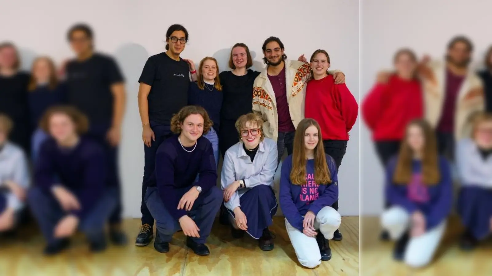Der neue Vorstand mit (hinten von rechts) Sophie Ahrenberg, Kevin Weis, Maria Kolafa, Charlotte Braun und Zaim Sari sowie (vorne von rechts) Amelie Nitsch, Karoline Köster und David Distel. (Foto: Grüne Jugend)