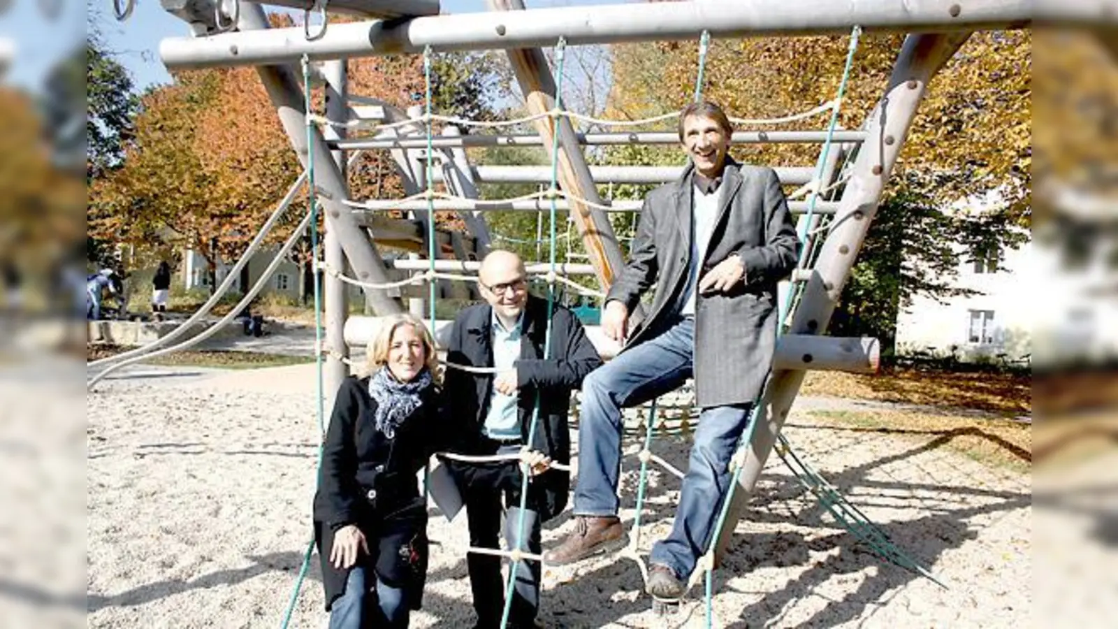 Sie freuten sich über die gelungene Anlage am Piusplatz: die grüne Oberbürgermeisterkandidatin Sabine Nallinger, Baudirektor Hubert Schmid und Ulrich Schneider vom Baureferat (von links).	 (Foto: js)