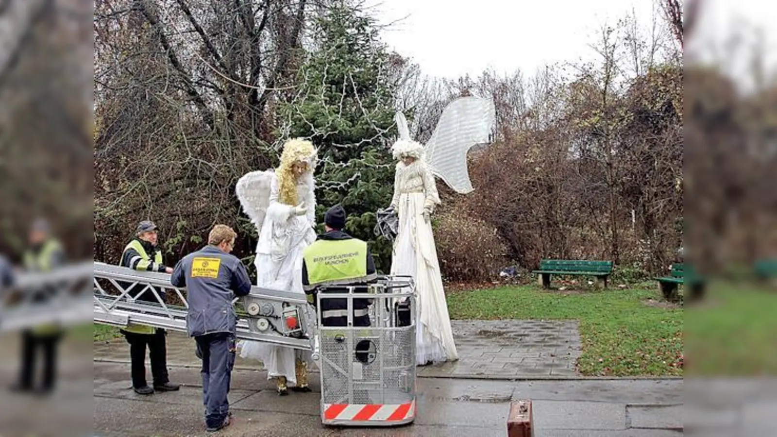 Wie jedes Jahr werden zwei überdimensionale Engel beim Christbaumschmücken helfen. 	 (Foto: Privat)