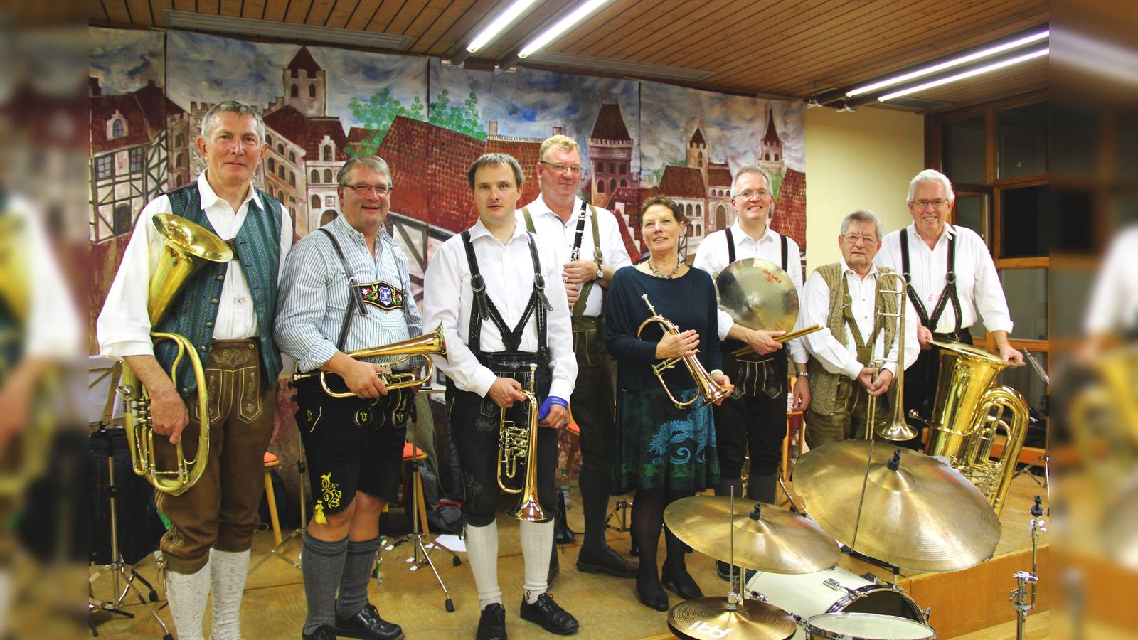 Alle-Ch-re-und-Musikgruppen-der-Pfarrei-stimmen-auf-Weihnachten-ein