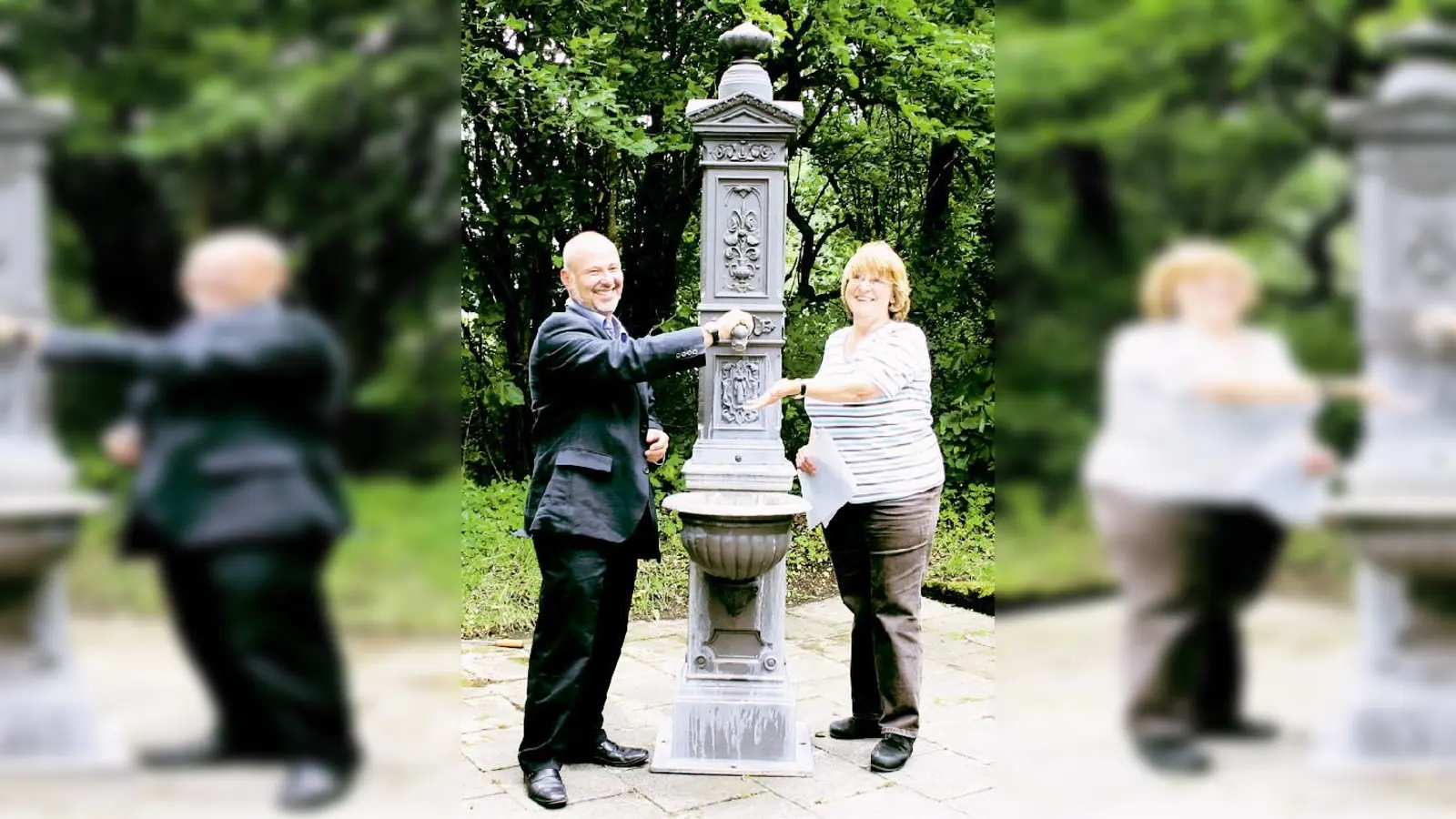 Schenkungspapiere überreicht: Rainer List von den SWM übergibt Adelheid Dietz-Will (BA 5) einen Brunnen, der am Gasteigkircherl aufgestellt werden soll.  (Foto: ak)