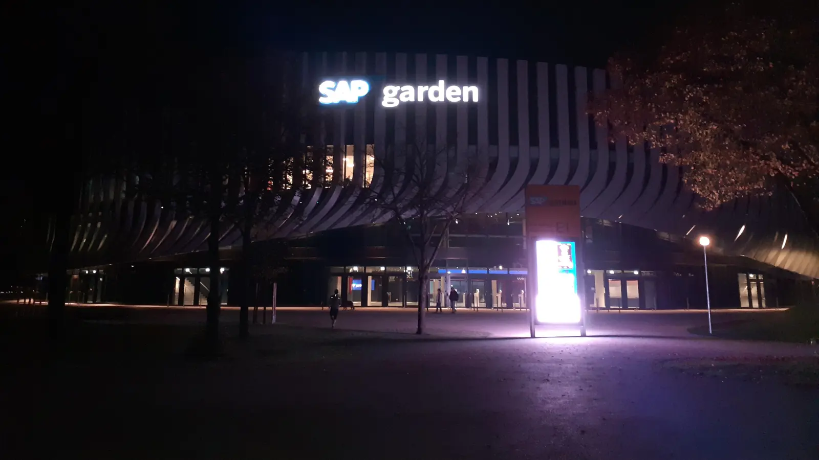 Abends gibt es am Samstag das Christmas Special mit Eisdisco im SAP Garden. (Foto: mha)