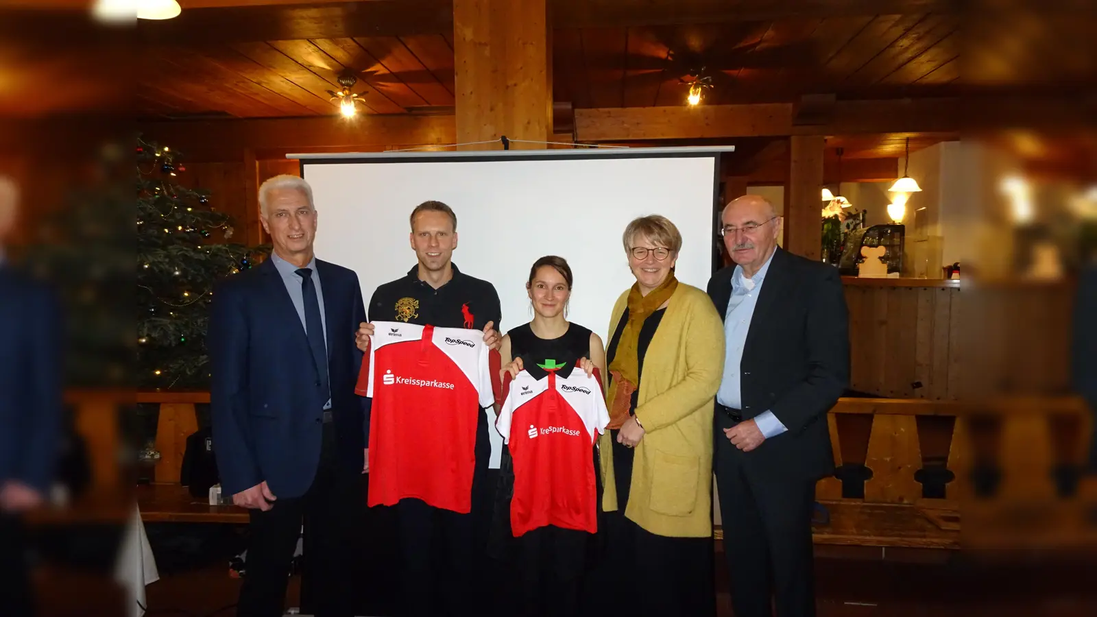 Die Kreissparkasse München-Ebersberg-Starnberg wird ab sofort die Tischtennisabteilung des TSV Neubiberg finanziell unterstützen. Der Verein sagt herzlich Danke! (Foto: VA)