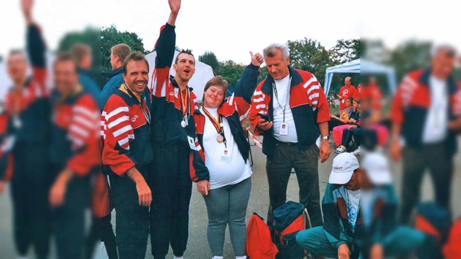 Für die jubelnden Gesichter der jungen Sportler, wie hier im Jahr 2000 in Berlin, lohnt sich das Engagement, findet Lions-Governor Robert Gareißen.  (Fotos: VA)