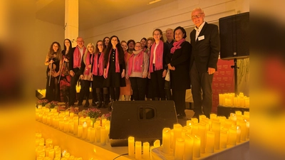 Nach zehn Jahren hat sich die Frauenunion neu gegründet. Die Halle mit 1000 Kerzen lieferte den feierlichen Rahmen dazu.  (Foto: Thomas Schächtl)