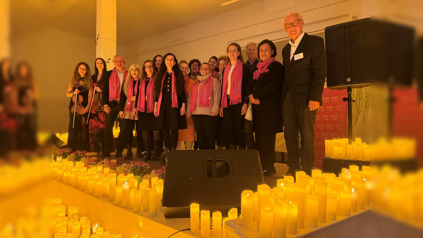Nach zehn Jahren hat sich die Frauenunion neu gegründet. Die Halle mit 1000 Kerzen lieferte den feierlichen Rahmen dazu.  (Foto: Thomas Schächtl)
