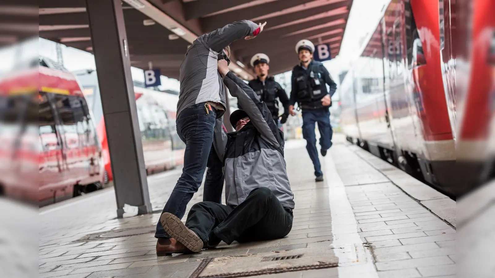 Am Mittwochnachmittag (16. Januar) ging ein 41-Jähriger am Bahnsteig Grafing Stadt auf den neuen Freund seiner 26-Jährigen Exfreundin los. (Symbolbild: Bundespolizei)