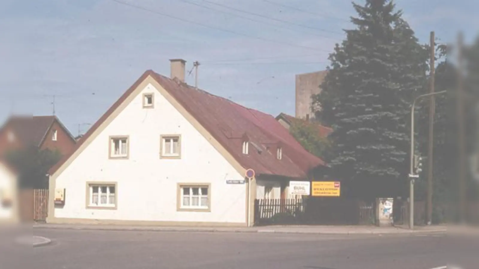 Das traditionsreiche Gasthaus Spiegl in der Pelkovenstraße hat einige Veränderungen durchlebt. Dieses Bild entstand 1980. 	 (Foto: Geschichts-Sammlung Laturell/Mooseder)