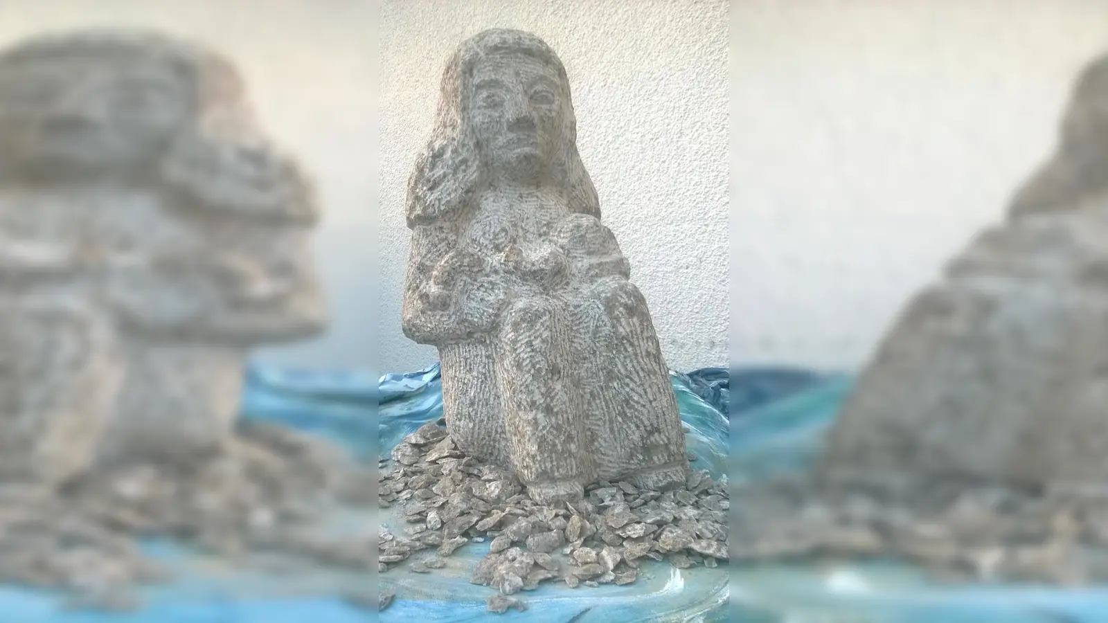 „Zurückgelassen” ist der Titel dieser Skulptur, die man im Schauraum am Ackermannbogen sehen kann.  (Foto: Manuela Clarin)