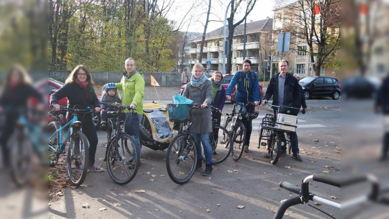 Waren im Stadtteil unterwegs zum Radl-Sicherheits-Check (v.l.): Kathrin Abele (SPD-Stadträtin), Markus Freyer (Grüne), Anna Lena Mühlhäuser (SPD), Barbara Strobl (ADFC), Christian Zeller (ADFC) und Alexander Steinmetz (ADFC). (Foto: SPD Neuhausen)