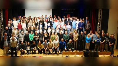 Über 220 Personen wurden durch die Stadt bei der Sportlerehrung für ihre Leistungen ausgezeichnet. (Foto: Sebastian Leiß)