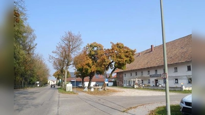 Die Berglerner Ortsmitte könnte sich im Fall einer Sanierung des Kratzerwirt enorm verändern, und zwar zum Positiven.  (Foto: kw)
