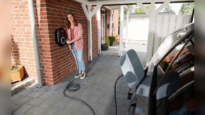 Über 80 Prozent der Ladevorgänge in Deutschland erfolgen an einer Wallbox zu Hause. Pendler sparen so hunderte Euro im Jahr für den Weg zur Arbeit.  (Foto: Eon via aum)