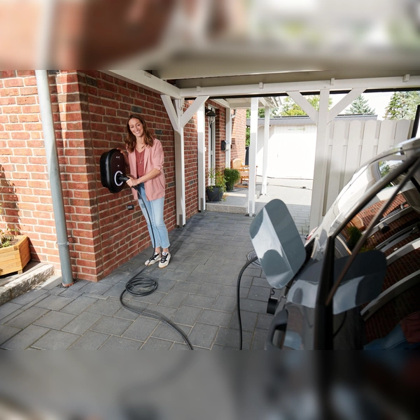 Über 80 Prozent der Ladevorgänge in Deutschland erfolgen an einer Wallbox zu Hause. Pendler sparen so hunderte Euro im Jahr für den Weg zur Arbeit.  (Foto: Eon via aum)