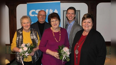 Für zurückliegende runde Geburtstage wurden nachträglich geehrt (v.l.) Elisabeth Rohrmoser, Günther Stangenberg, Hertha Lang, Julius Ferg und Landrätin Andrea Jochner-Weiß. (Foto: CSU Wessobrunn)