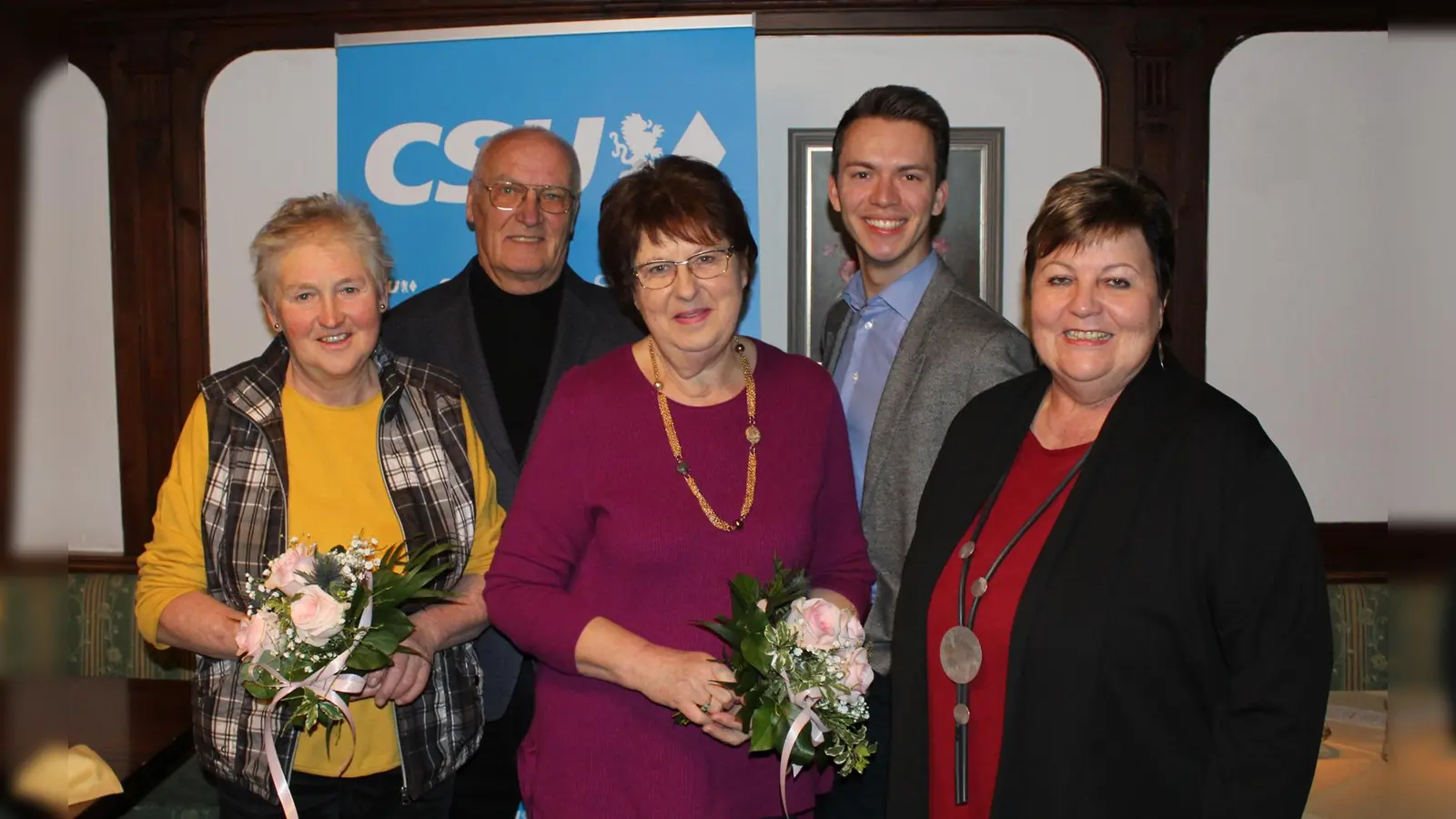 Für zurückliegende runde Geburtstage wurden nachträglich geehrt (v.l.) Elisabeth Rohrmoser, Günther Stangenberg, Hertha Lang, Julius Ferg und Landrätin Andrea Jochner-Weiß. (Foto: CSU Wessobrunn)
