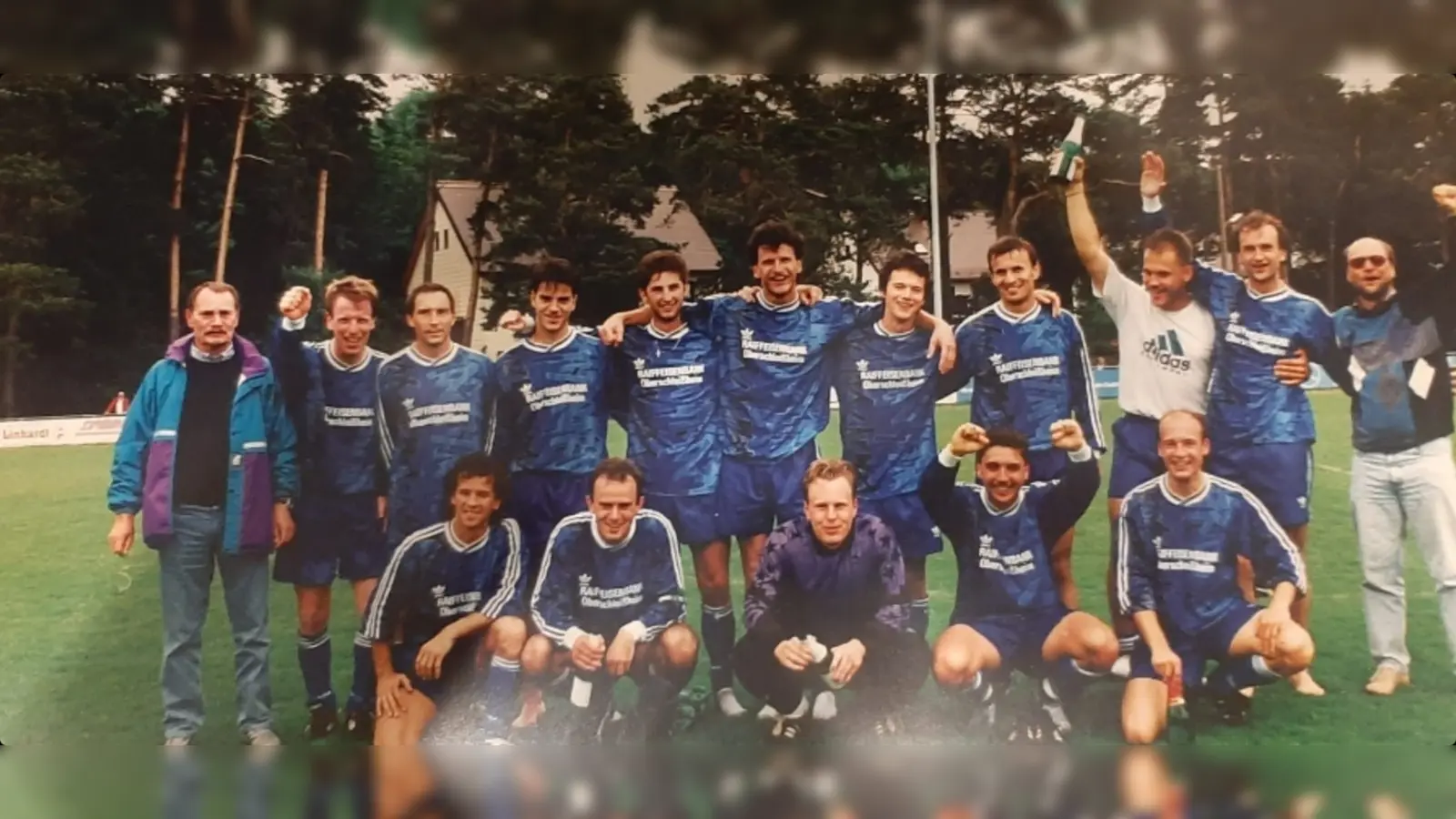 Nach 30 Jahren tritt das Siegerteam des FC Phönix zum Legendenspiel an. Ob es seine Leistungen von damals wohl wiederholen kann? (Foto: FC Phönix)