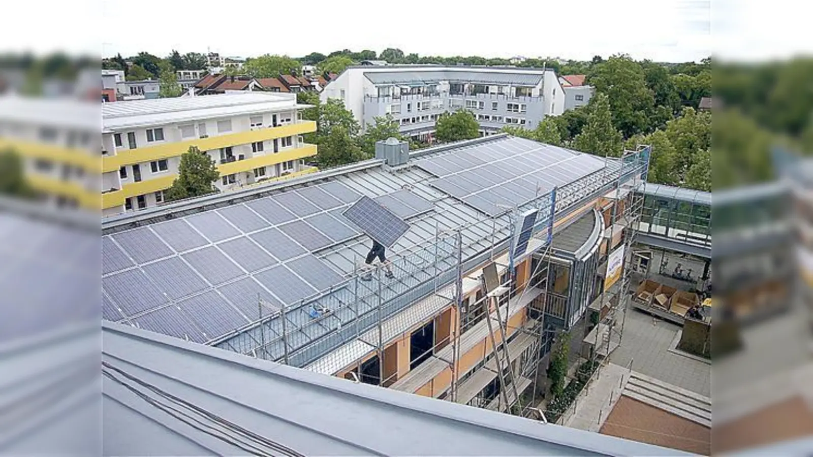 Die Installation der Photovoltaik-Anlage auf dem Kubiz ist im Zeitplan.	 (Foto: Privat)