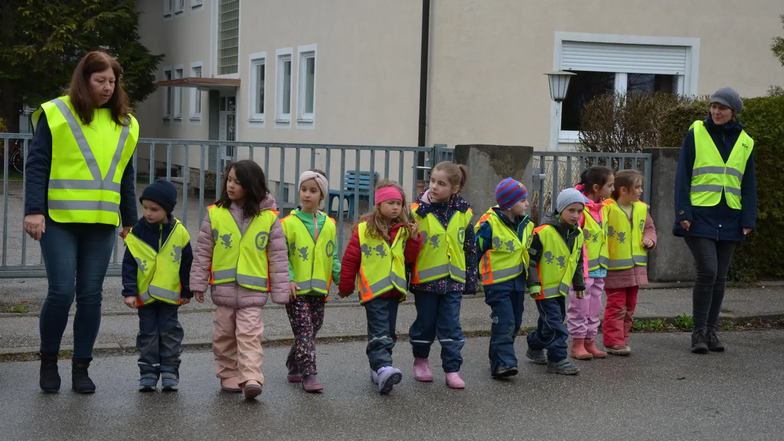 Obacht! Die Kinder aus dem Kindergarten St. Johannes kennen sich gut im Straßenverkehr aus. (Foto: Kindergarten St. Johannes)