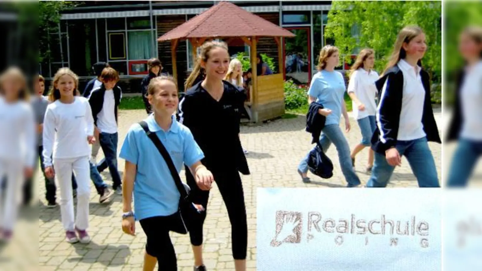 Auf dem »Catwalk«: Im Juni führten Schülerinnen und Schüler die neue Schulkleidung mit dem gestickten Logo (rechts) schon mal vor. Sie hatten sichtlich Spaß daran. 									 (Foto: Realschule Poing, Gabriele Heigl)