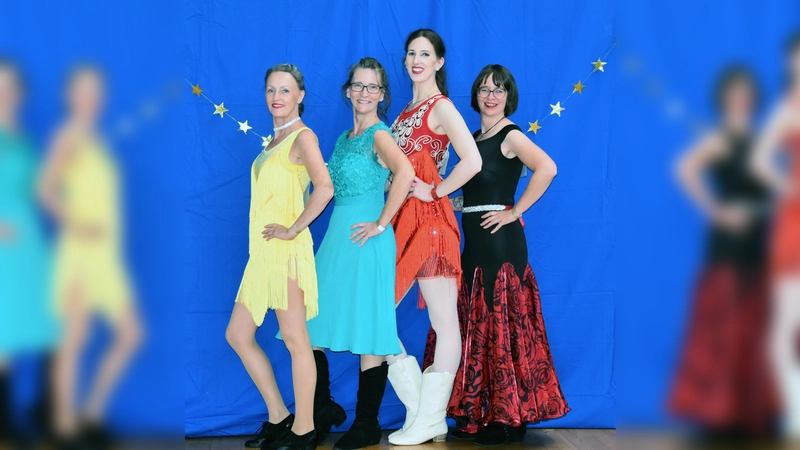 Erfolgreiche Teilnehmerinnen bei der Deutschen Line-Dance-Meisterschaft (von links): Andrea Eichler, Gabriele Hofstetter, Tina Germeier und Beatrice Meyer. (Foto: Peter Hofstetter)