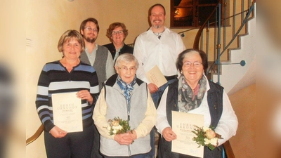 (Von links): Helene Moll, Christian Kapser, Christl Lörke, Marianne Roger, Thomas Winter und Irma Baumgartner. (Foto: Altschützen Traubing)