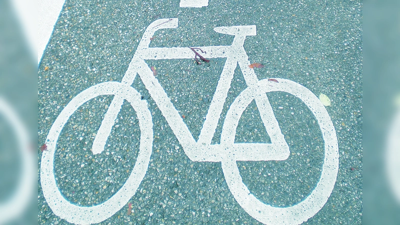 Ältere Menschen fühlen sich manchmal unsicher auf dem Fahrrad. Die Kurse des ADFC können eine gute Hilfestellung sein, um wieder die nötige Souveränität zu erlangen. (Foto: Archiv/ SE)