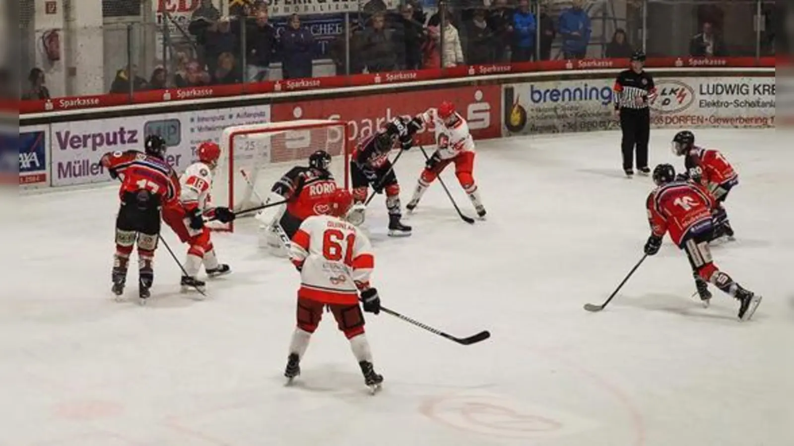 Im Hinspiel zwischen dem EHC Klostersee und den Eispiraten Dorfen gab es für die Grafinger nichts zu lachen. Am Ende hagelte es eine 3:9 Niederlage.  (Foto: smg/CU)