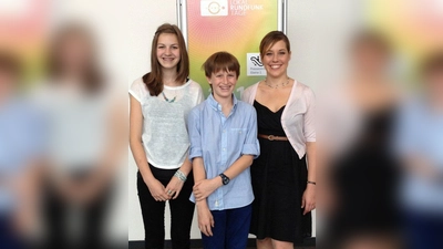 Katharina Winter (rechts)  mit Maja und Luca Völkel von Radio Feierwerk 92,4. (Foto: Fw)