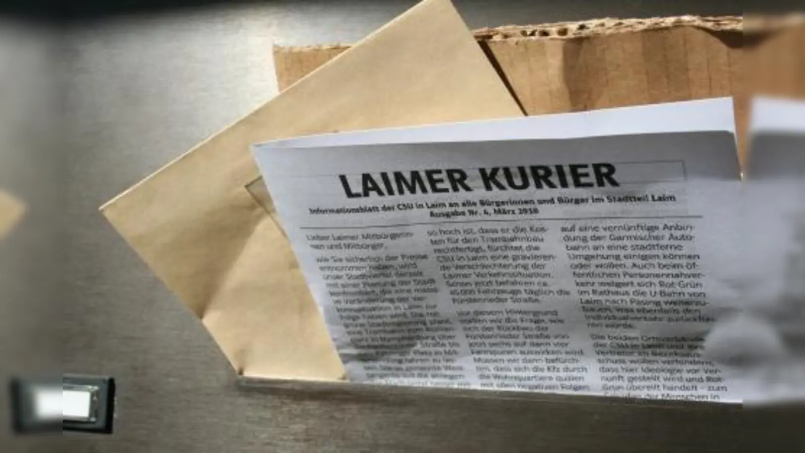 Ein Informationsblatt der Laimer CSU zum Thema „Tram-Westtangente” steckte am Wochenende in den Briefkästen von Laimer Haushalten. (Foto: tg)