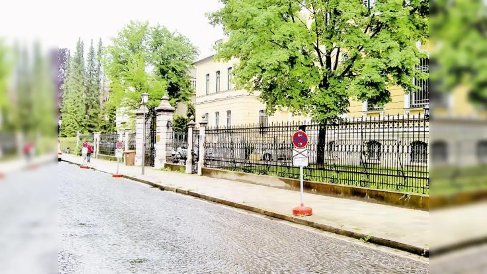 Das Generalkonsulat der Russischen Föderation. Jetzt gibt es hier 20 Parkplätze weniger. 	 (Foto: ikb)