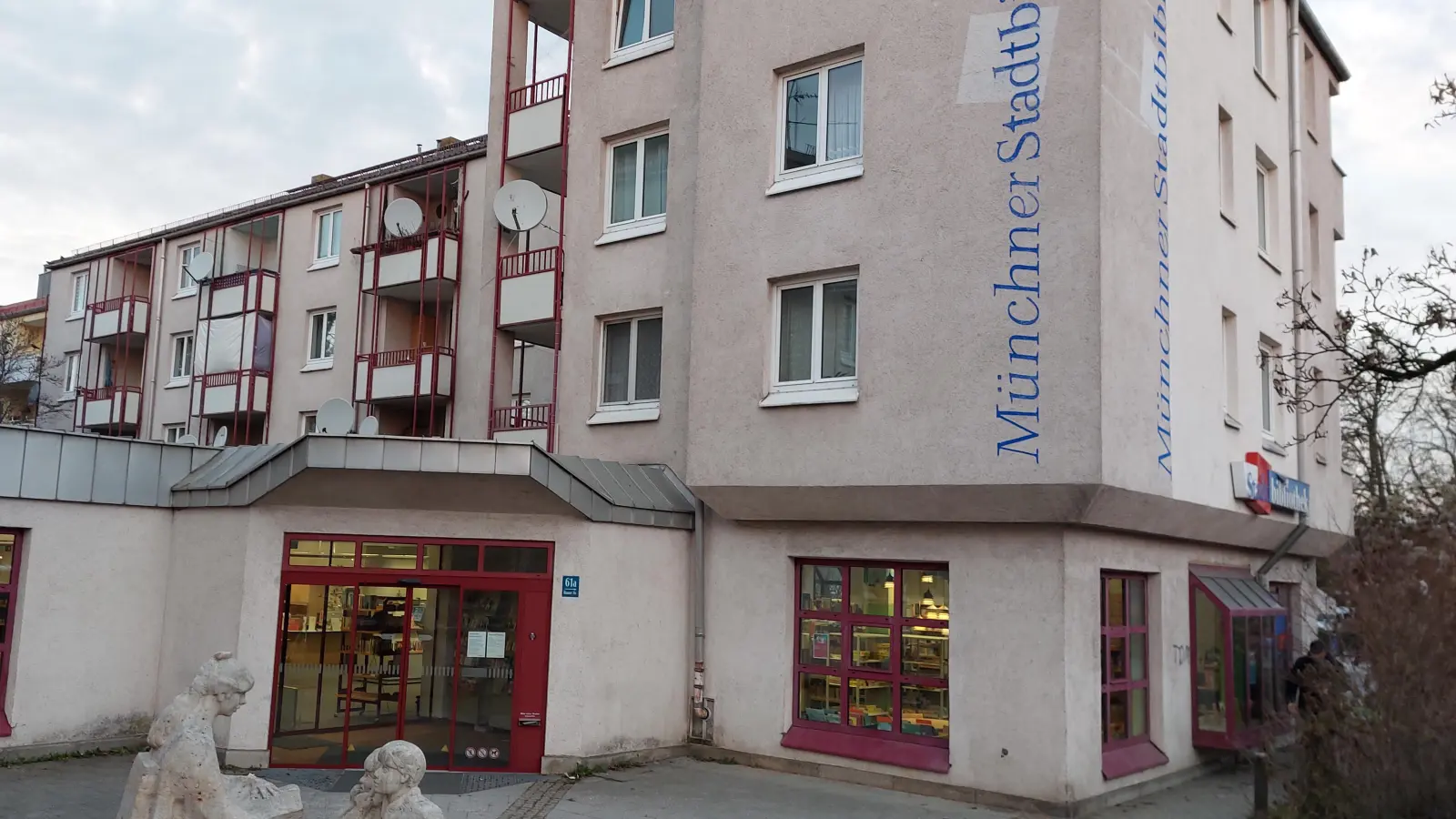 Die Stadtbibliothek Moosach widmet einen Abend dem Thema Migration und Flucht. (Archivbild: bas)