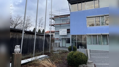Im ehemaligen Hausmeisteranbau am Planegger Rathaus entstehen bis zum Sommer weitere Büros für die Verwaltung. (Foto: Ulrike Seiffert)