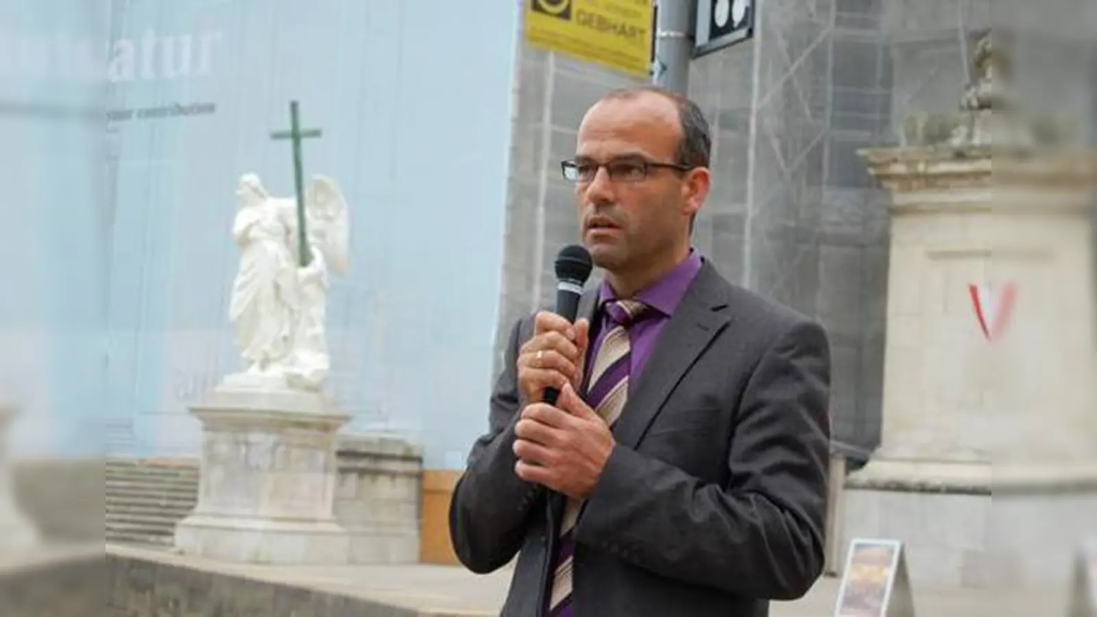 Dr. Rainer Rothfuß spricht in Dorfen über Migration und ganzheitliche Lösungskonzepte.	 (Foto: VA)