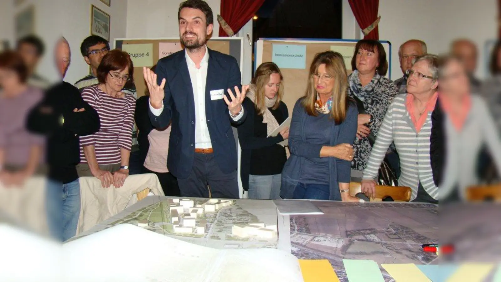 Beim letzten Bürgerworkshop erläuterte Michel Hinnenthal seine Ideen. Die Bürger haben nochmals die Möglichkeit sich zu beteiligen. Der Termin wird noch bekannt gegeben. (Foto: pst)