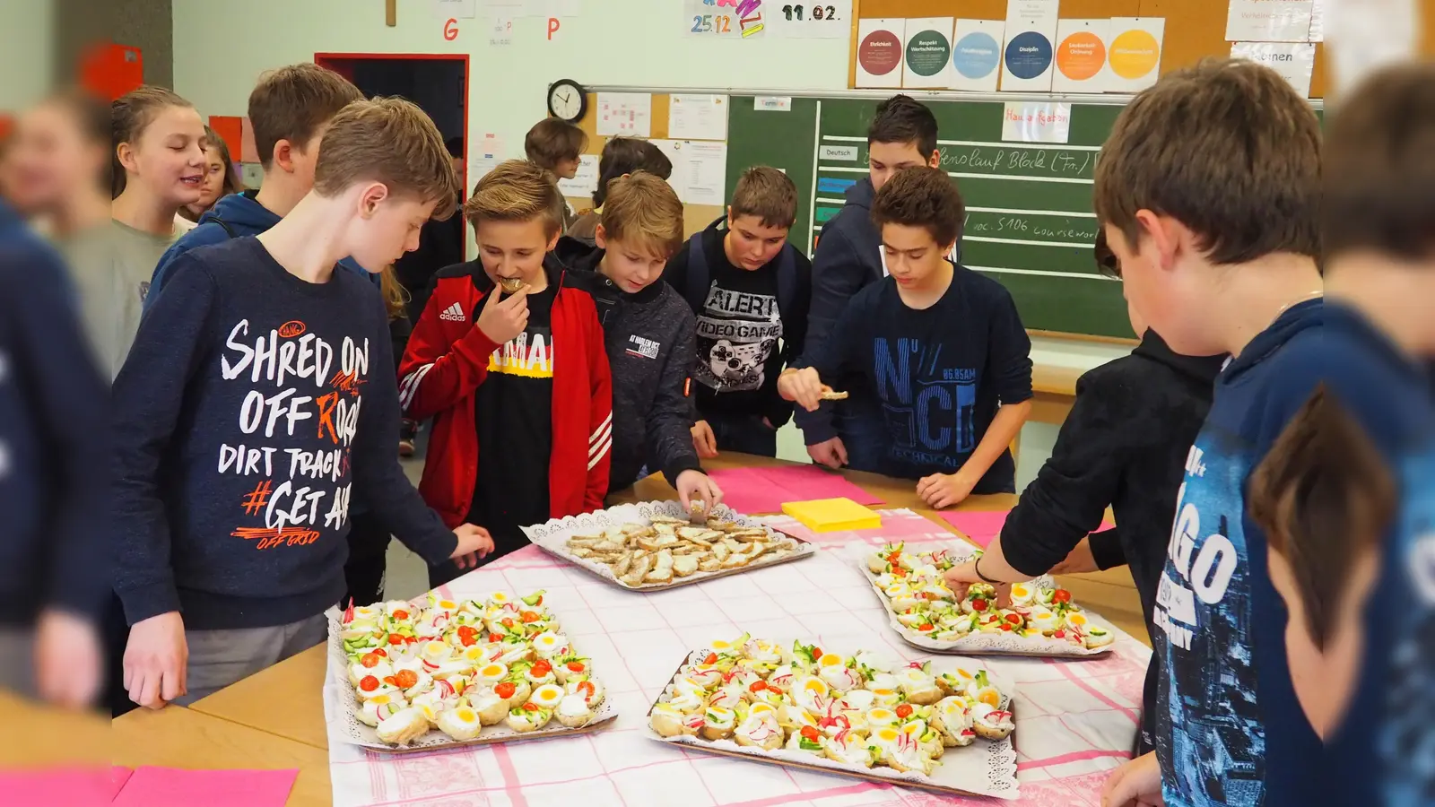Zum ersten Mal fand ein „Interkultureller Projekttag“ für die 7. und 8. Klassen an der Mittelschule Isen statt.  (Foto: Grund- und Mittelschule Isen)