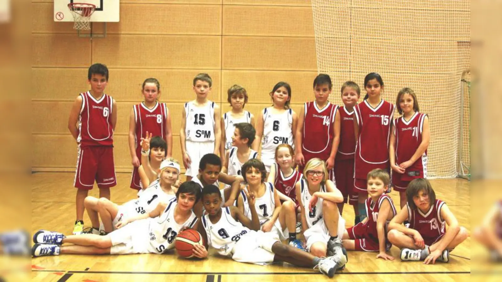Die U 10 von ESV Staffelsee freundschaftlich vereint mit den Pasinger ‚Fröschen‘. (Foto: Handwerker)