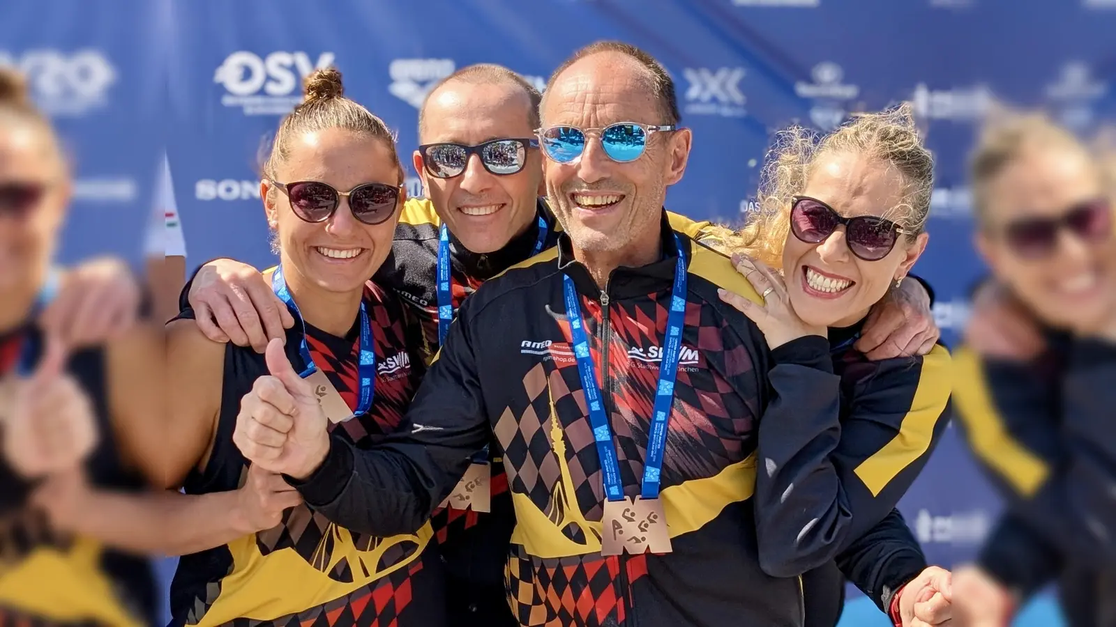 Die 4 x 50 m Lagen mixed Staffel bei der Siegerehrung (v.l.): Karin Bartel, André Wrasse, Matthias Weiss und Kathrin Gliesche. (Foto: Katja Otto)