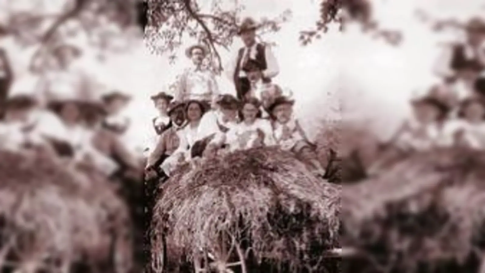 Gruppenbild beim Ganghofer-Gedächtnis-Schießen am 7. Juli 1905, dem 50. Geburtstag des Autors (re. oben). Links unten: Ludwig Thoma.	 (Foto: Monacensia)