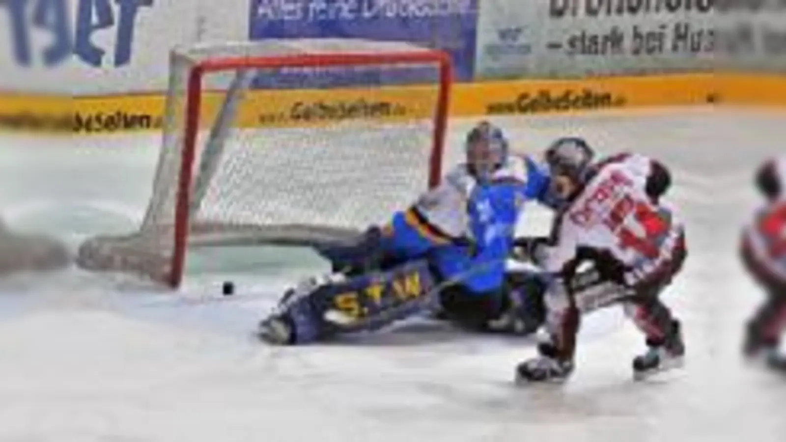 Für einen Torwart gibt es nichts Schlimmeres als Gegentore. Joey Vollmer musste gegen den ETC Crimmitschau gleich dreimal hinter sich greifen. Seine Vorderleute erzielten lediglich einen Treffer.    (Foto: Heike Feiner)