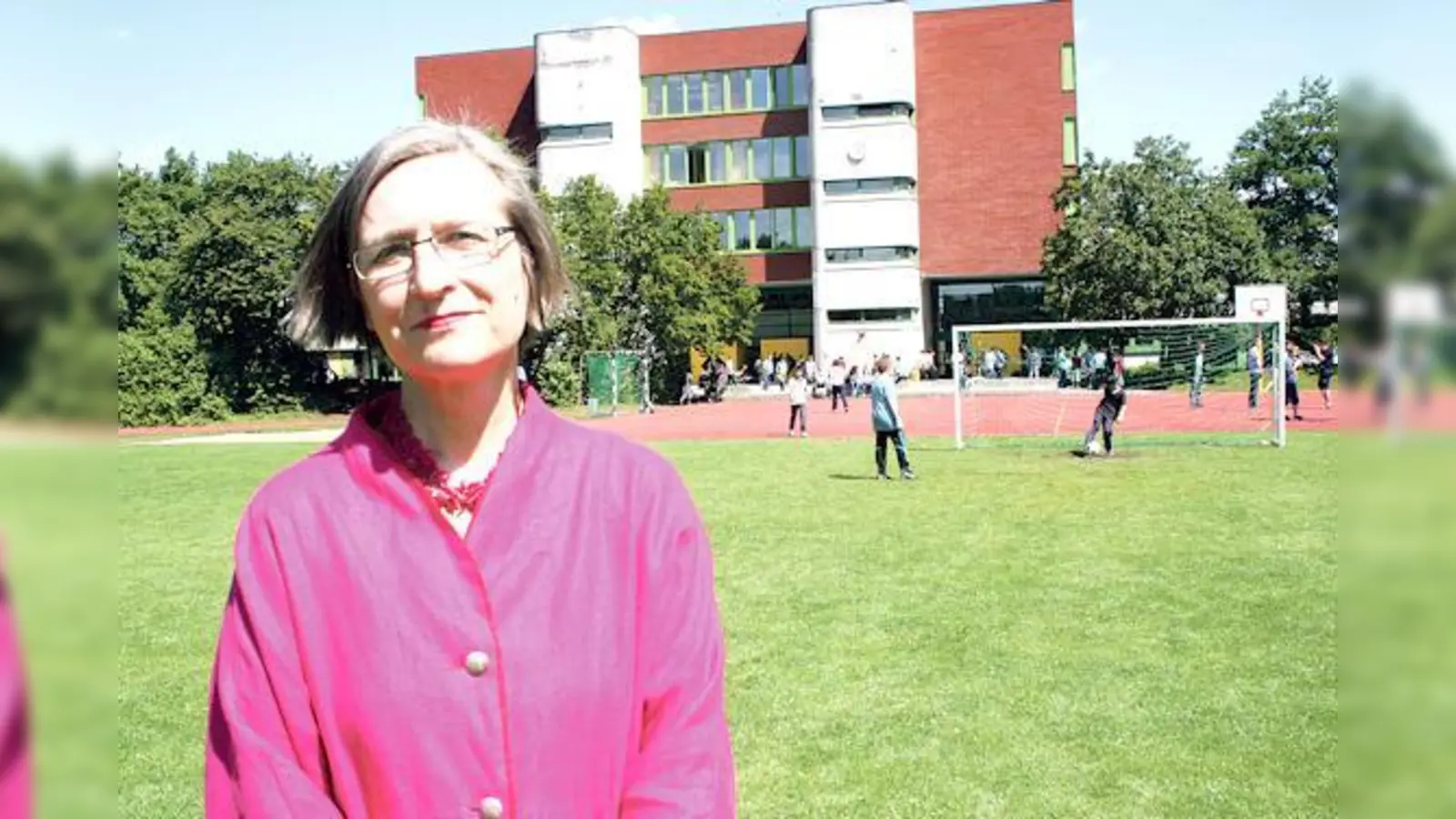 Einzigartig in Bayern: Cornelia Folger leitet die städtische Willy-Brandt-Gesamtschule mit derzeit fast 1.000 Schülern.	 (Foto: W. Schmidt)